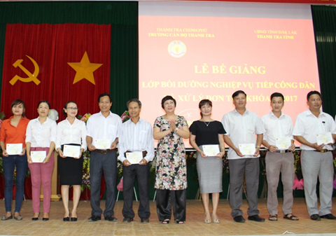 bế giảng lớp học xử lý đơn thư