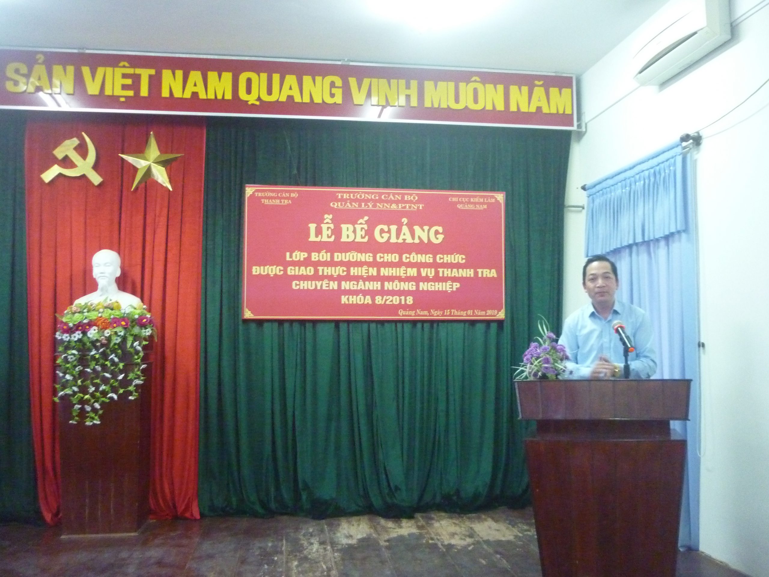 TS Nguyễn Huy Hoàng Phó HIệu trưởng TCBTT phát biểu bế giảng khóa học