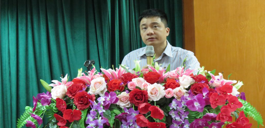 TS Trịnh Văn Toàn phát biểu khai giảng khoa học