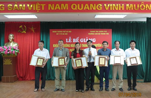 a chien trao giay khen 1