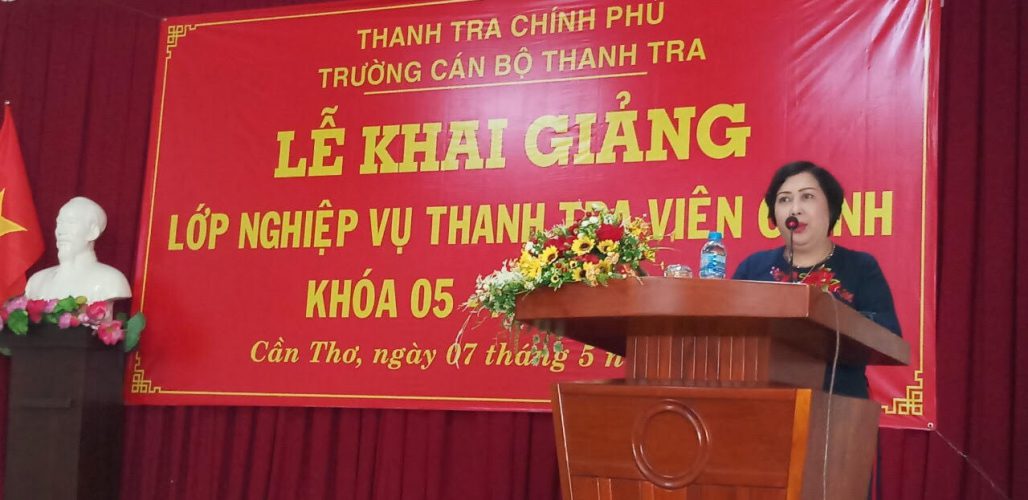 TS Trương Thị Kim Dung Phó Hiệu Trưởng Trg CBTT phgats biểu khai giảng khóa học