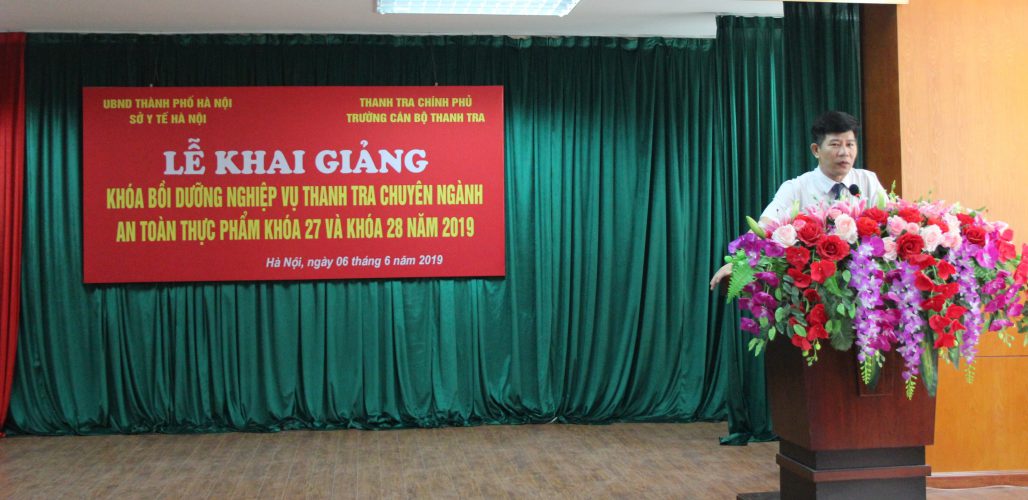 Ông Nguyễn Viết Thạch Phó Hiệu trưởng Trg CBTT phát biểu khai giảng khóa học