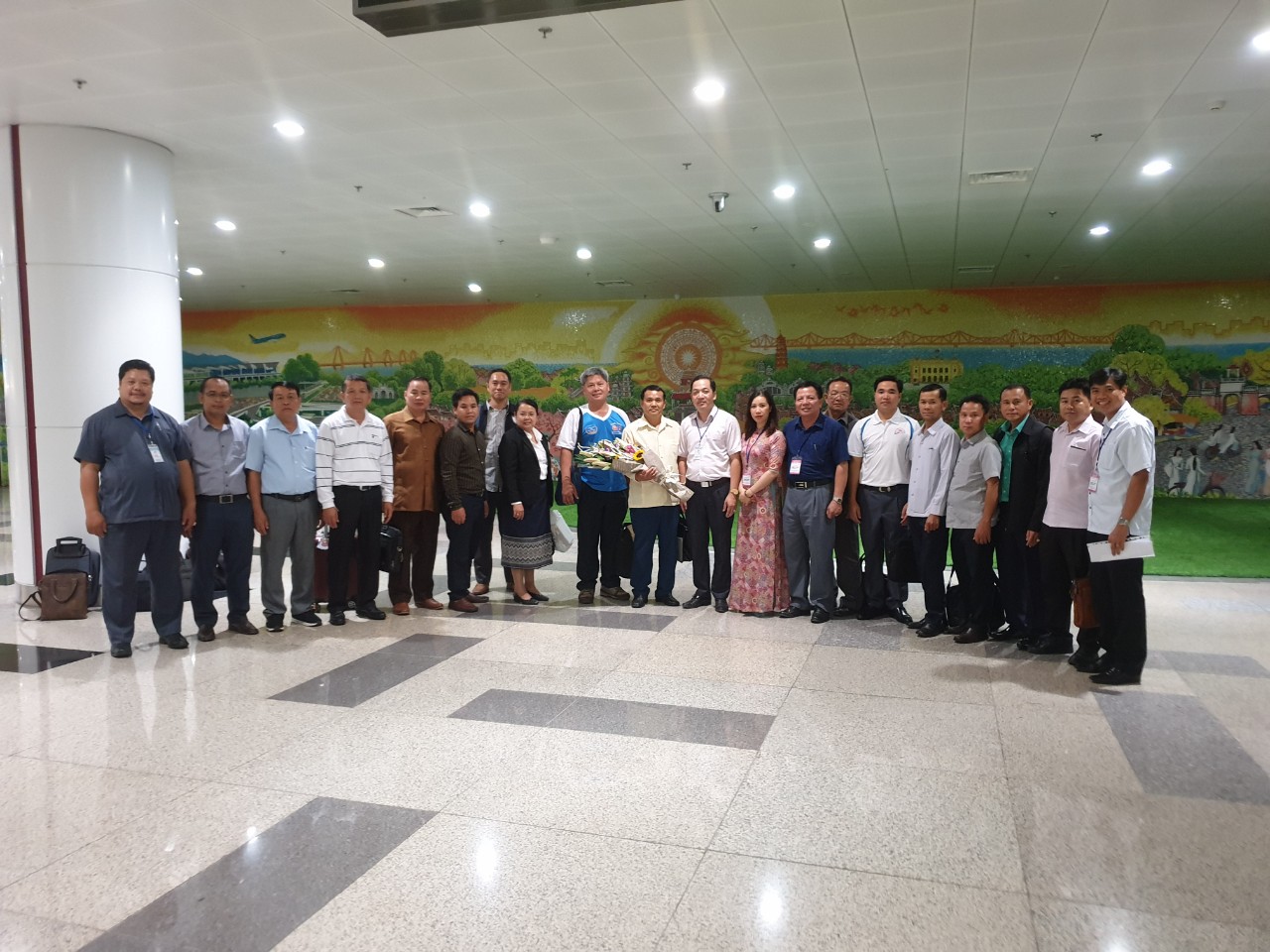 TS Nguyễn HuyHoangf PHT đoán đoàn Lào