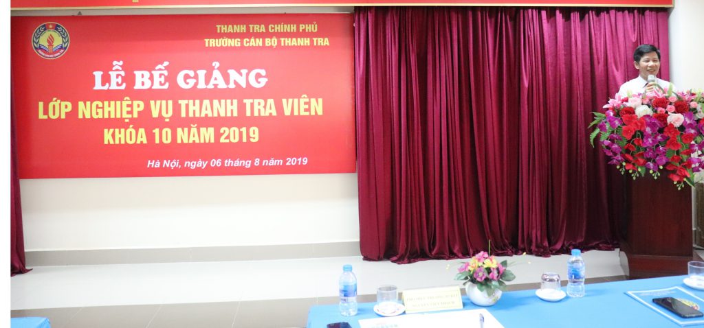 Ông Nguyễn Viết Thạch Phó Hiệu trưởng Nhà trường phát biểu bế giảng khóa học