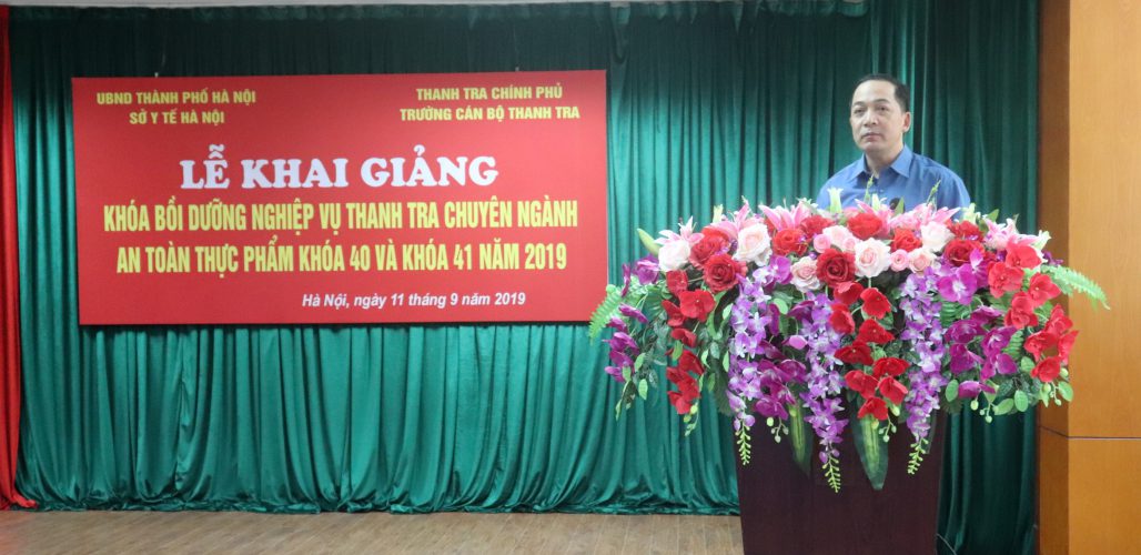 TS Nguyễn Huy Hoàng Phó Hiệu trưởng Nhà trường phát biểu khai giảng khóa học