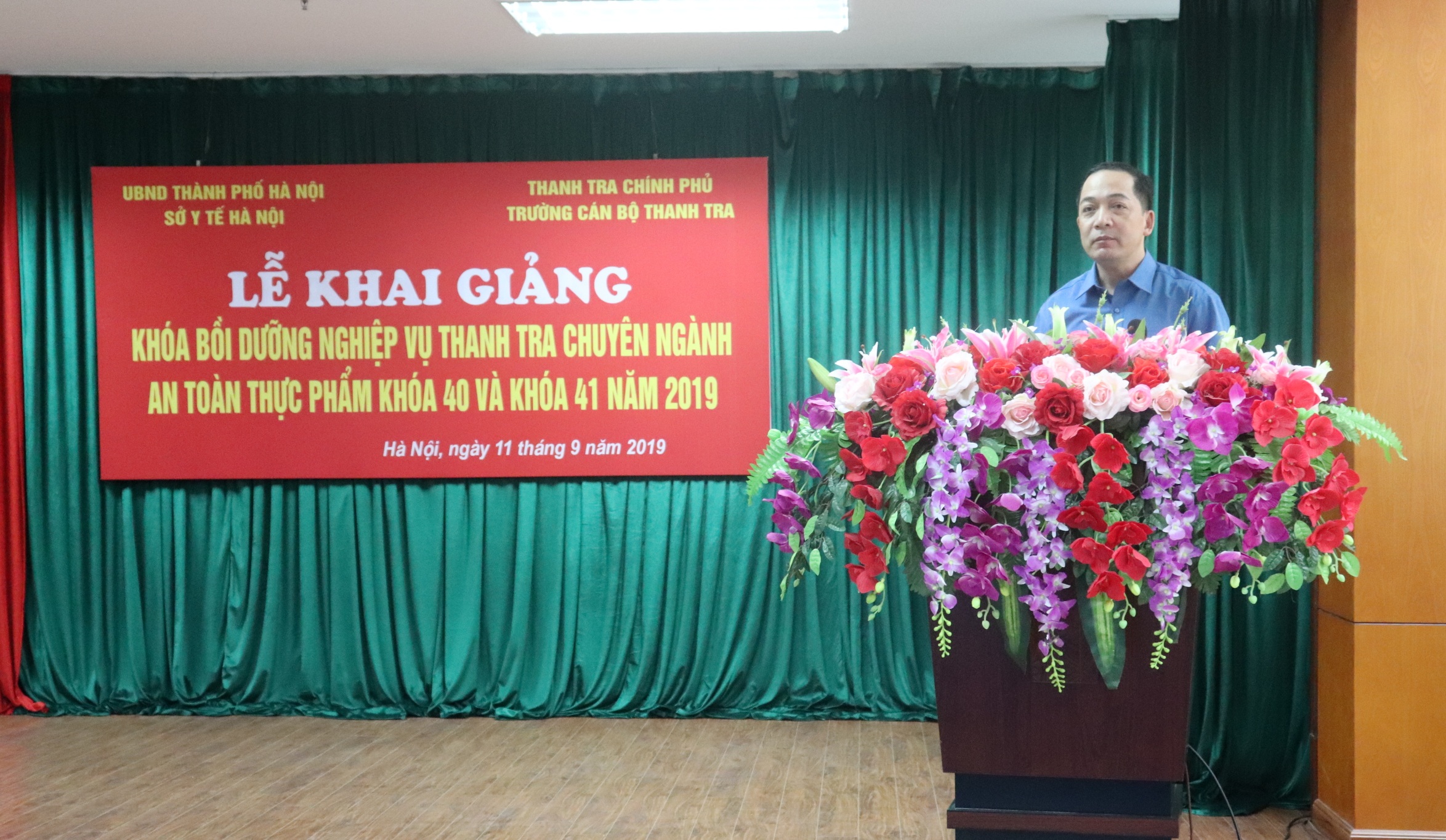 TS Nguyễn Huy Hoàng Phó Hiệu trưởng Nhà trường phát biểu khai giảng khóa học