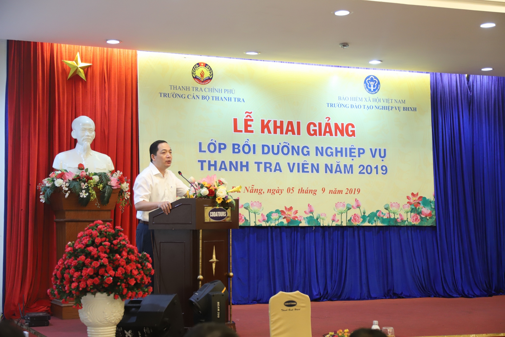 TS Nguyễn Huy Hoàng Phó Hiệu trưởng trg CBTT phát biểu khai giảng khóa học