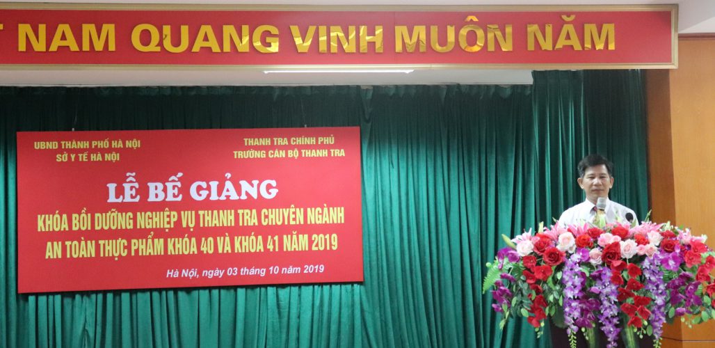 Ông Nguyễn Viết Thạch PHT Nhà trg phát biểu bế giảng khóa học