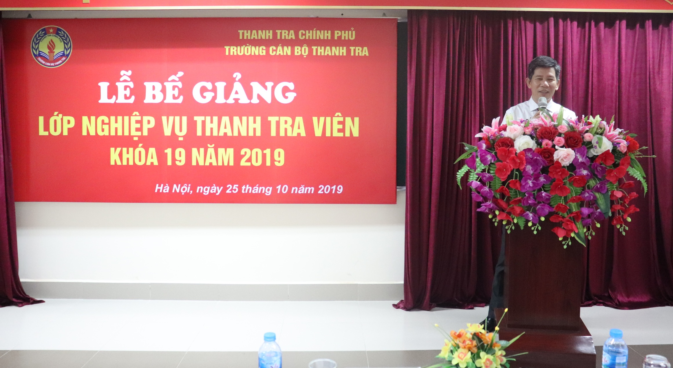 Ông Nguyễn Viết Thạch Phó Hiệu trưởng nhà trường phát biểu bế giảng khóa học