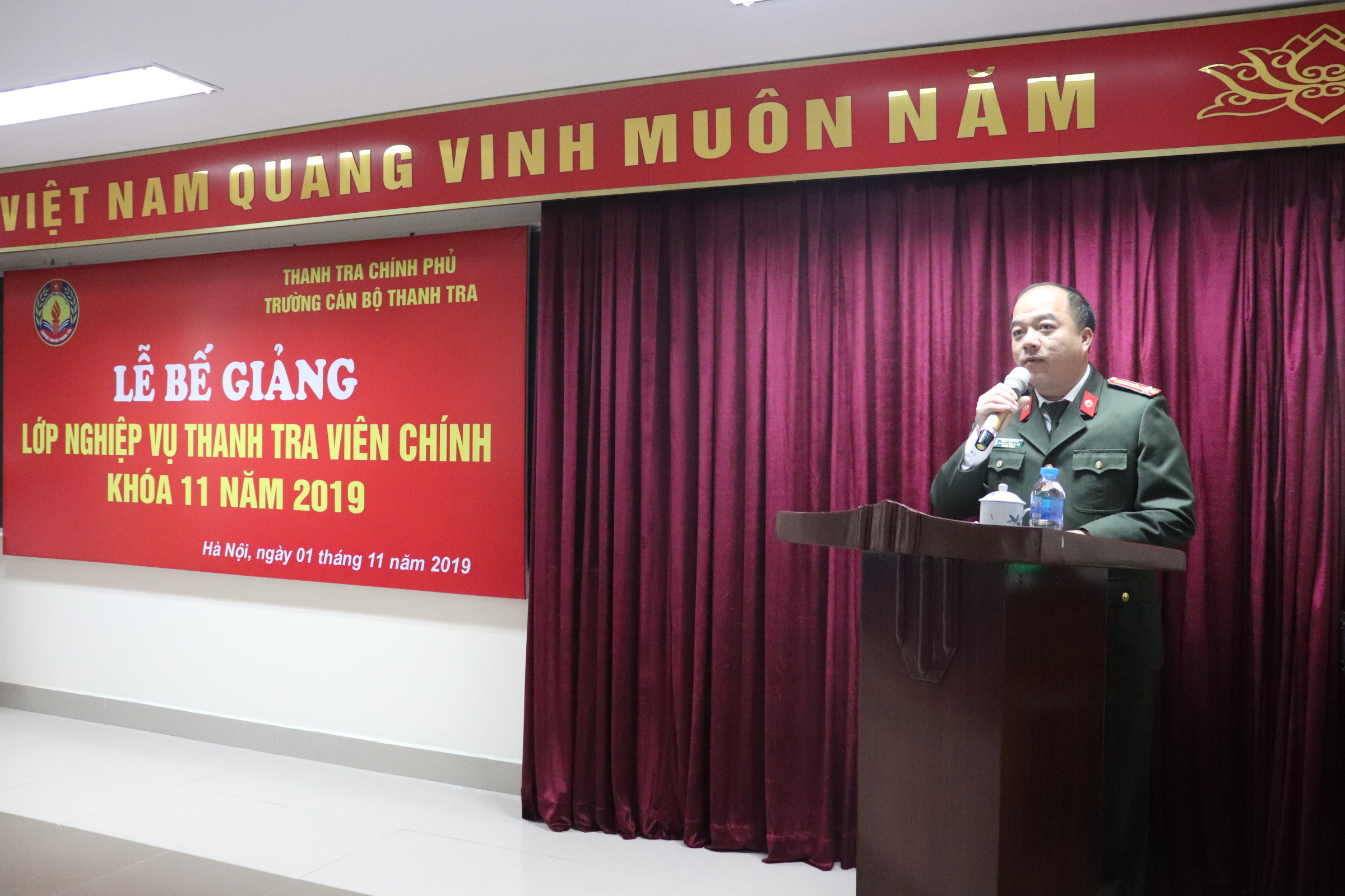 Ông Trần Văn Thư PCTT Bộ Công an phát biểu tại Lễ bế giảng