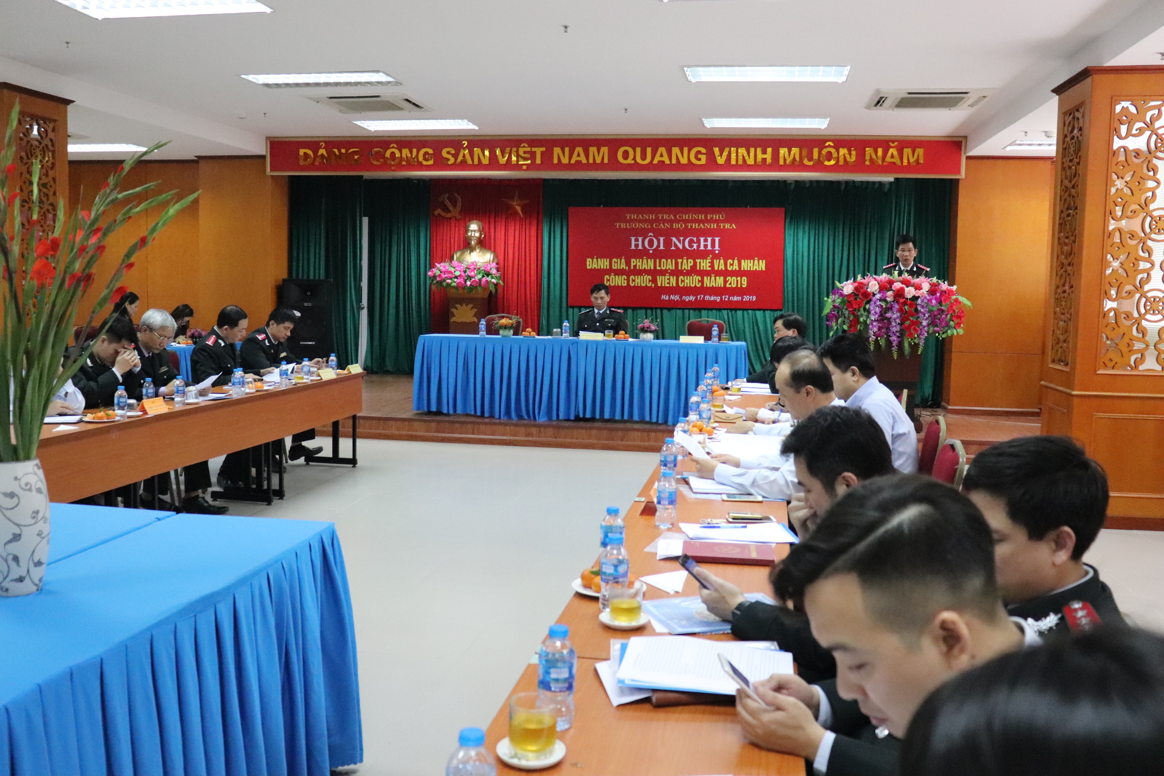 Ông Nguyễn Viết Thạch PHTrg Trg CBTT đọc báo cáo tổng kết năm 2019