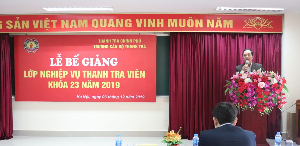 TS Nguyễn Huy Hoàng PHT nhà trường phát biểu tại lễ bế giảng