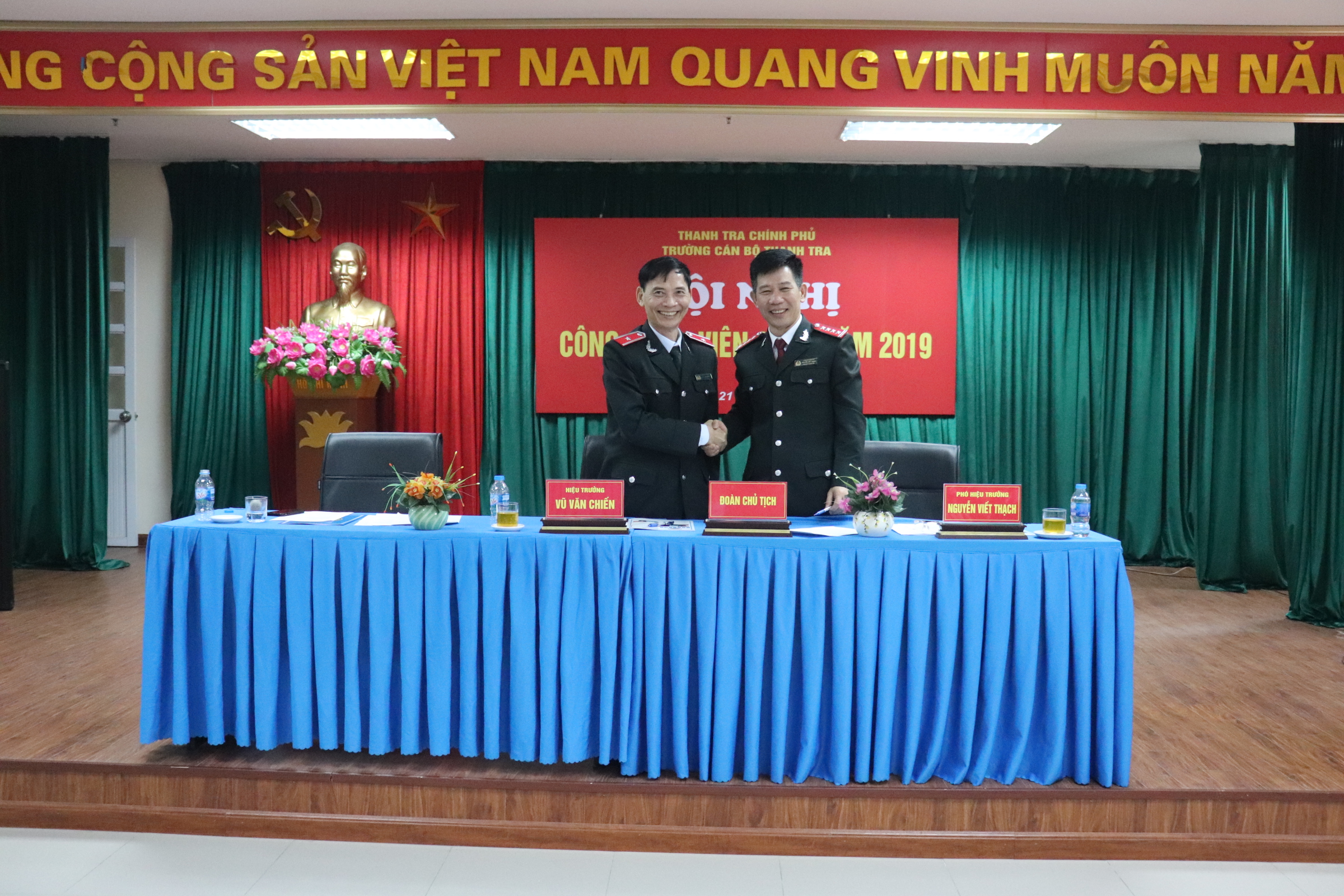 Ký kết Giao ước thi đua tại HNghi