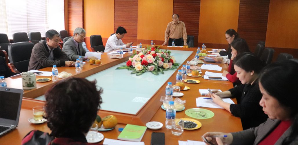 ThS Doãn Trung Thông Trưởng khoa VN2 chủ trì buổi Hội thảo