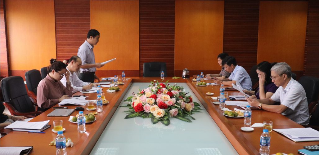 Chủ nhiệm đề tài báo cáo trước Hội thảo