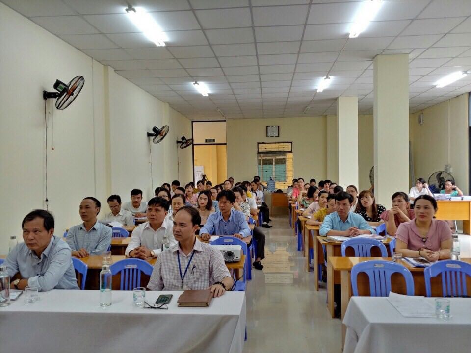 Toàn cản lớp học