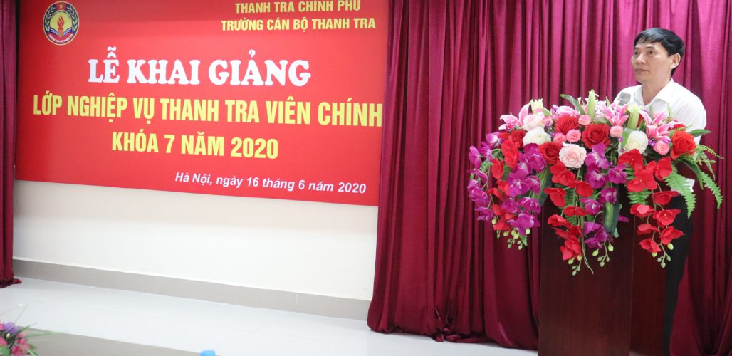 Ông Vũ Văn Chiến TTVCC Hiệu trưởng Trường CBTT phát biểu khai giảng khóa học
