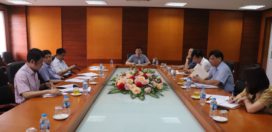 Ông Vũ Văn Chiến Hiệu trưởng trường CBTT chủ trì cuộc họp giao ban BGH tháng 7