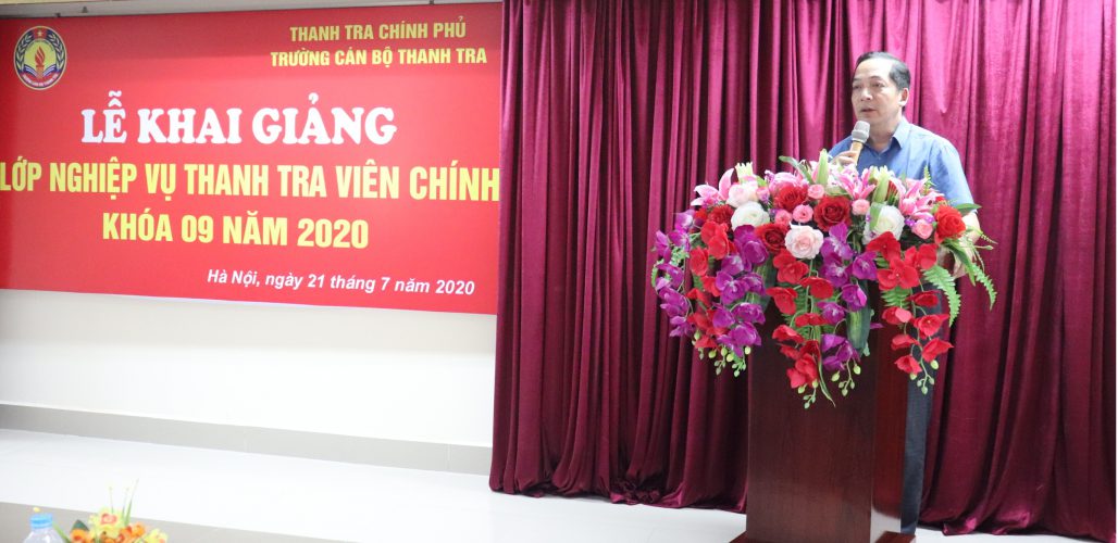 TS Nguyễn Huy Hoàng TTVCC Phó Hiệu trưởng Nhà trường phát biểu khai giảng khóa học