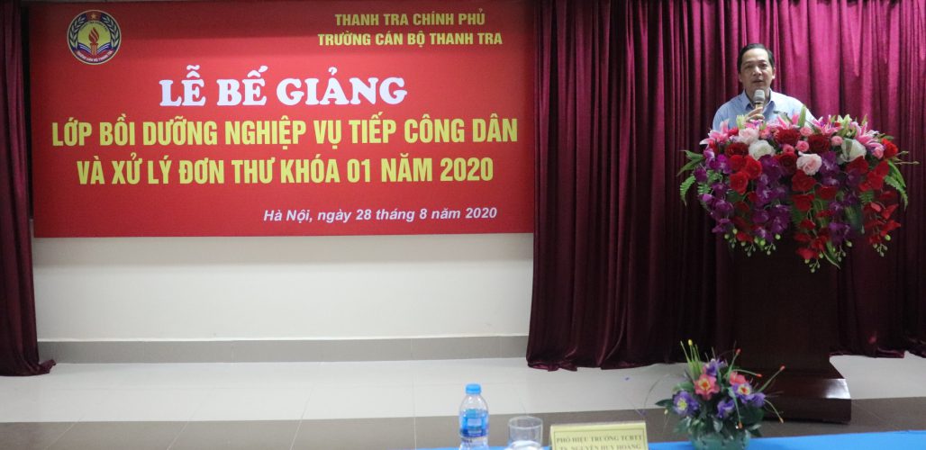 TS Nguyễn Huy Hoàng TTVCC PHT nhà trường phát biểu Bế giảng khóa học