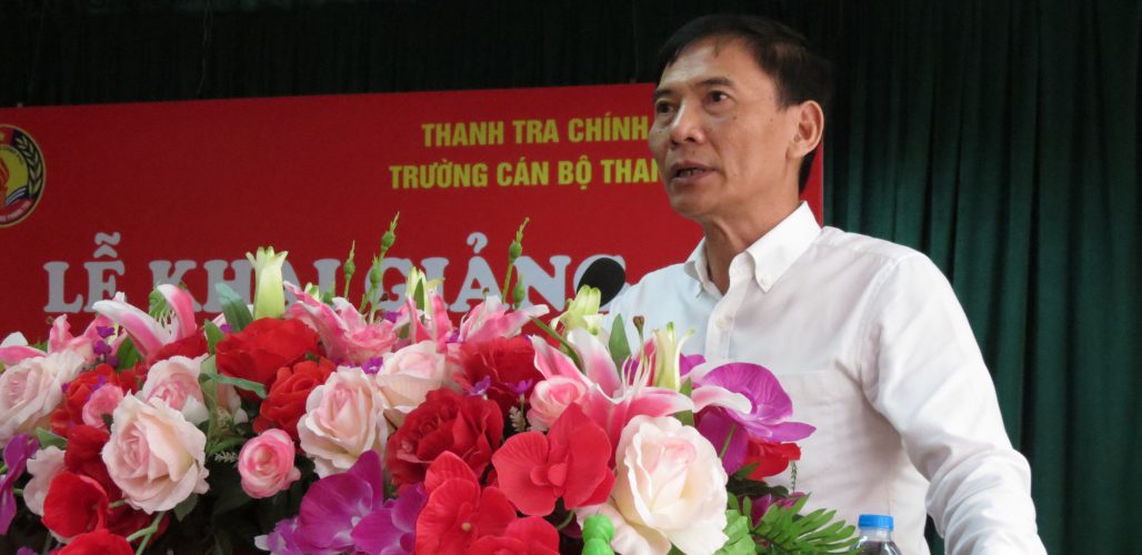 Ông Vũ Văn Chiến TTVCC HT Nhà trg phát biểu khai giảng khóa học