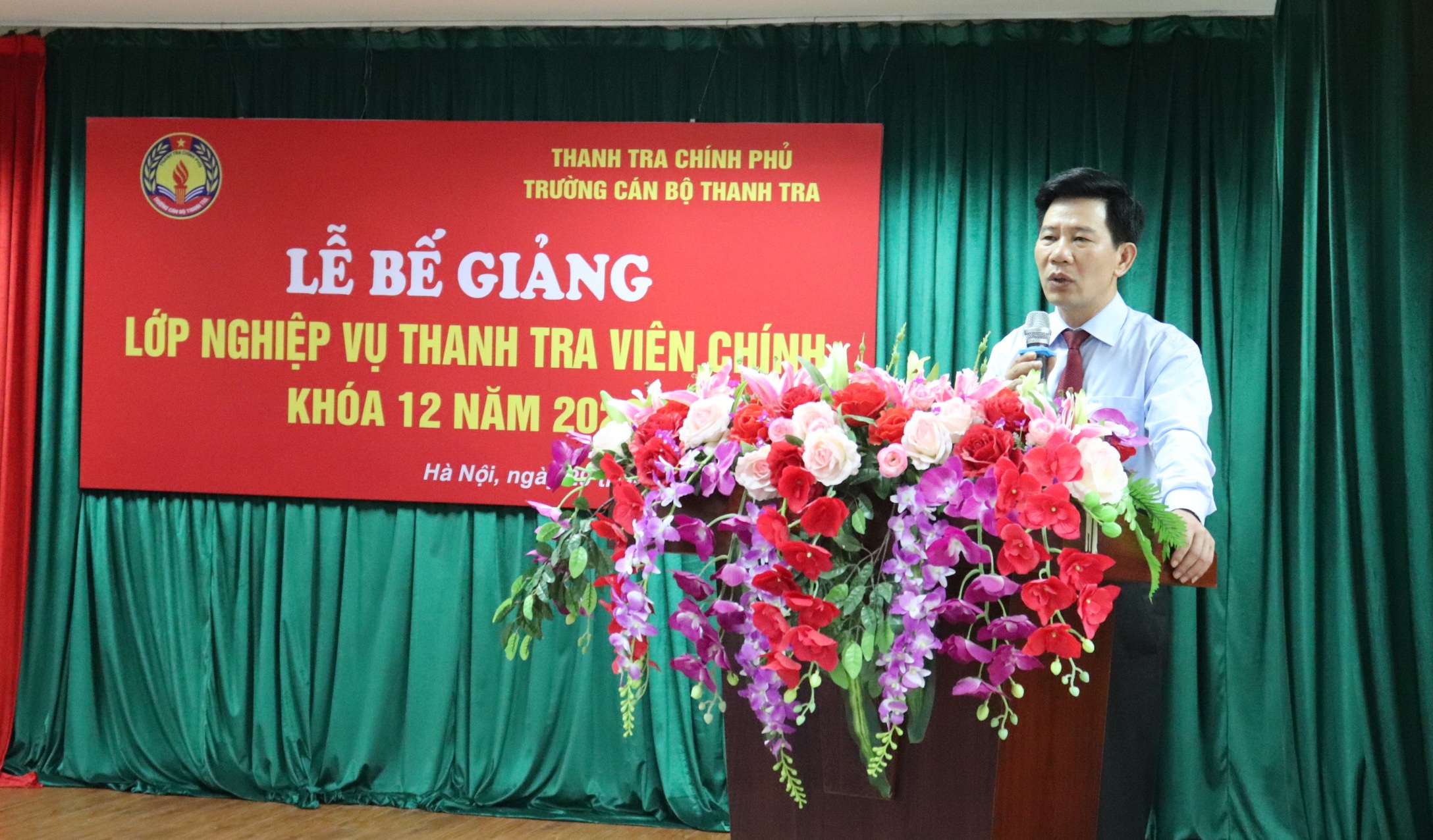 Ông Nguyễn Viết Thạch TTVCC PHT trg CBTT phát biểu tại Lễ Bế giảng