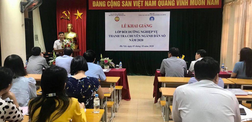 Ông Vũ Văn Chiến TTVCC HTrg Trg CBTT phát biểu khai giảng lớp học