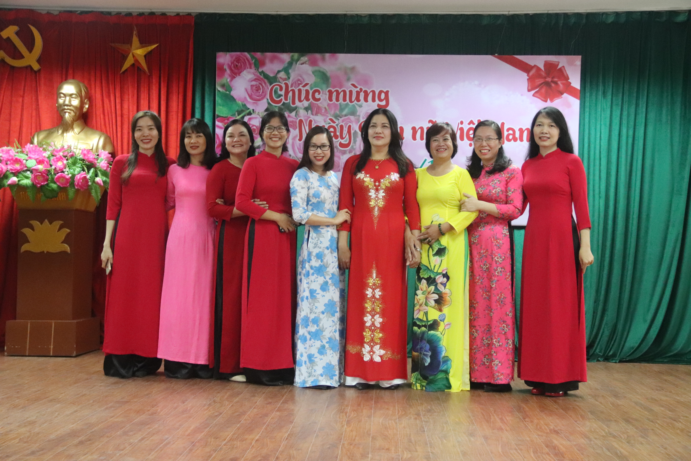 Tập thể nữ Trg CBTT