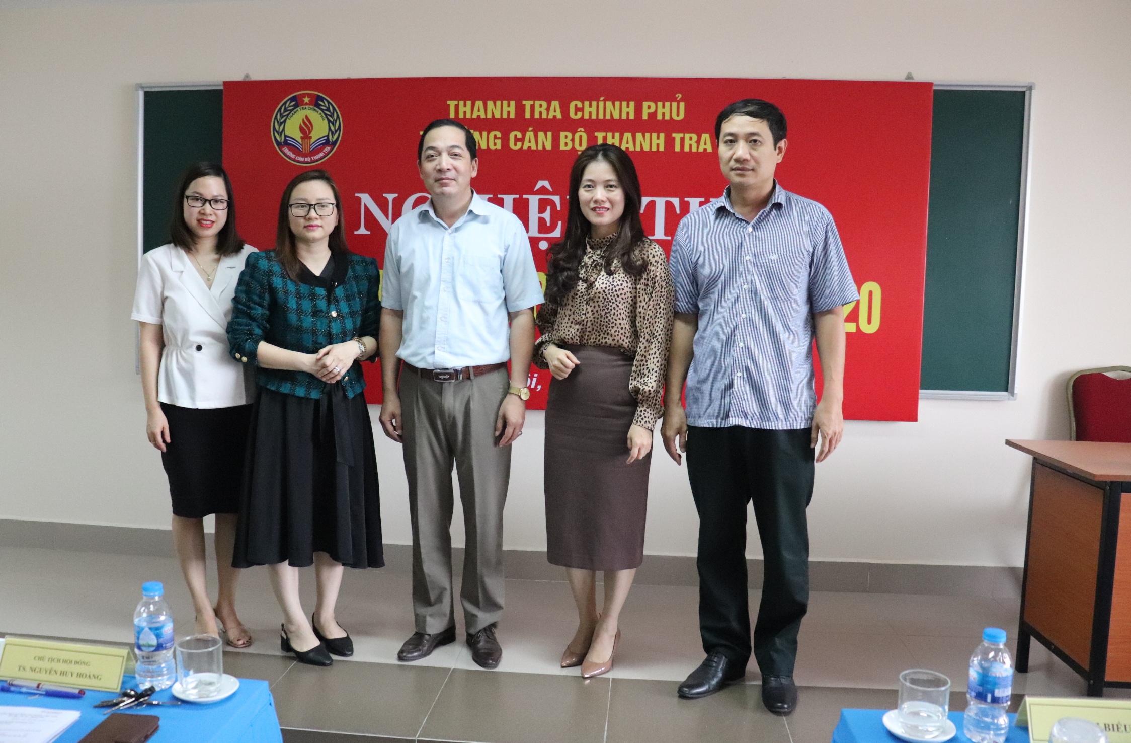 CNCĐ chup hình lưu niệm với HĐNT