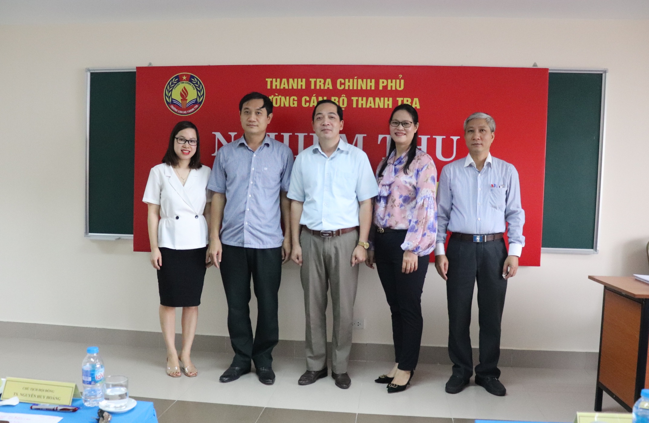 CN cđề chụp hình lưu niệm với HĐNT