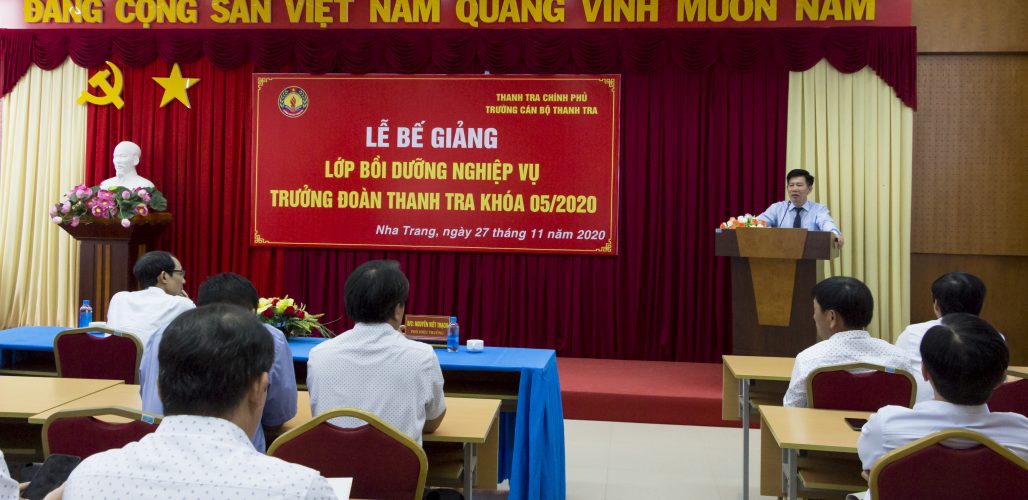 Ông Nguyễn Viết Thạch TTVCC Phó Hiệu trưởng Trg CBTT phát biểu bế giảng khóa học