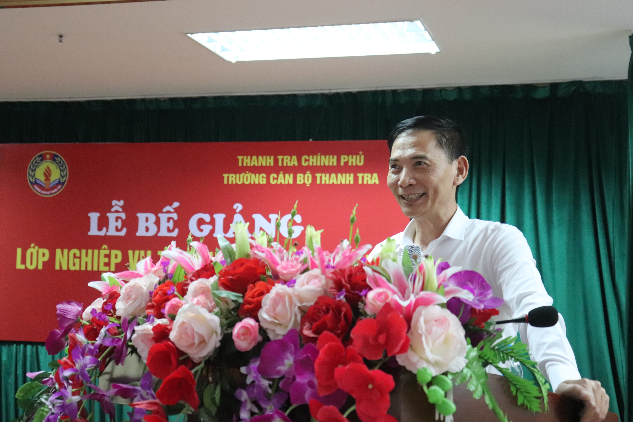 Ông Vũ Văn Chiến TTVCC Hiệu trưởng trg CBTT phát biểu bế giảng khóa học