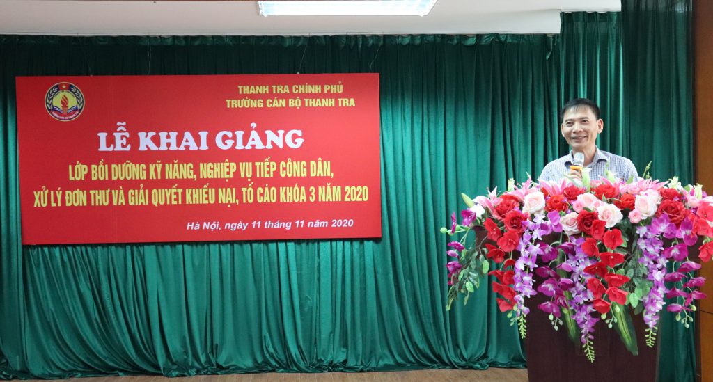 Ông Vũ Văn Chiến TTVCC Hiệu trưởng trg CBTT phát biểu khai giảng khóa học