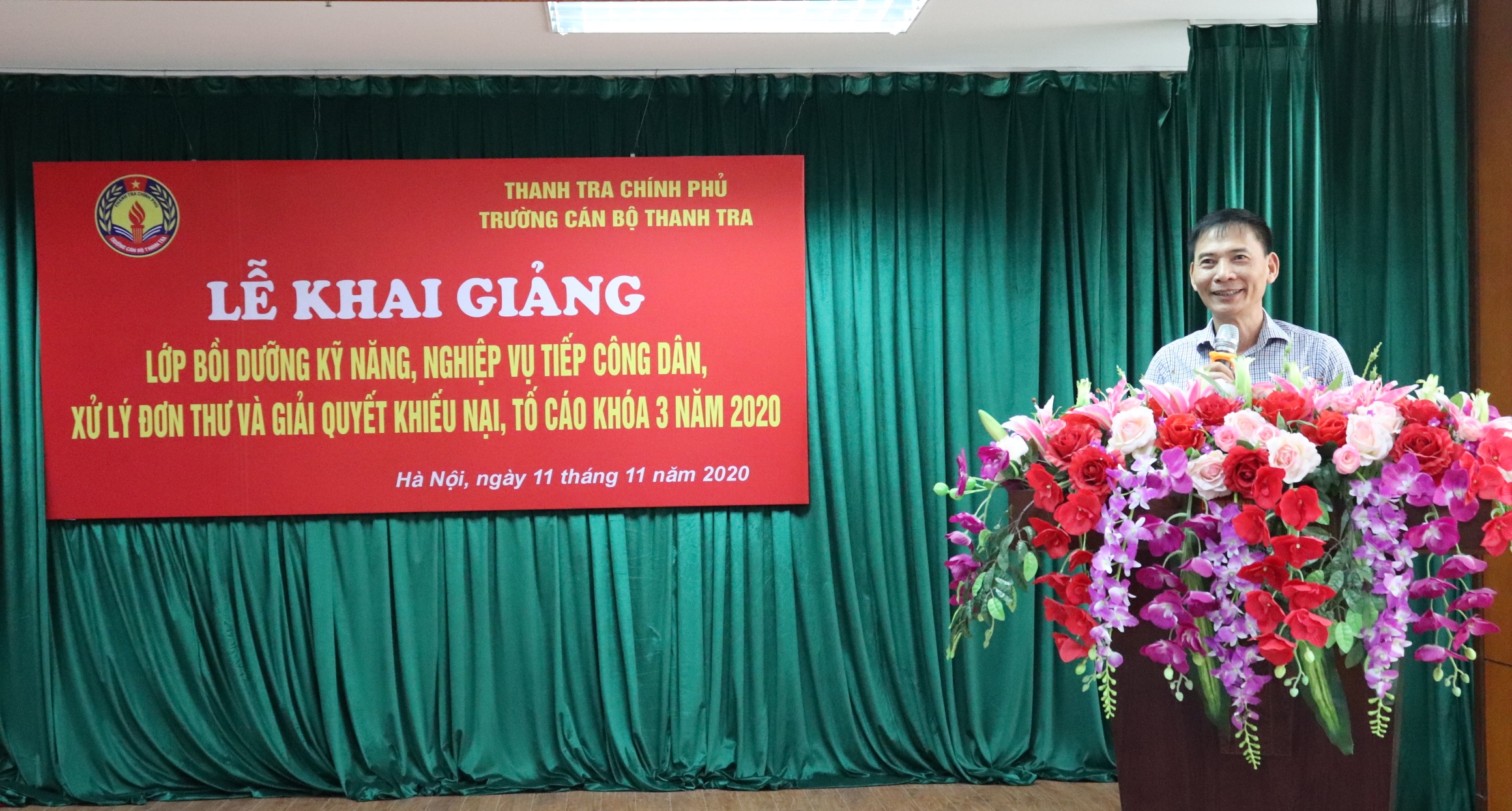 Ông Vũ Văn Chiến TTVCC Hiệu trưởng trg CBTT phát biểu khai giảng khóa học