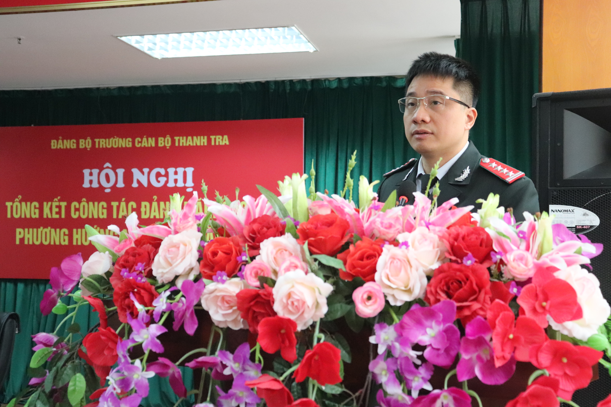 Đồng chí trịnh Văn Toàn Phó Bí thư đảng bộ báo cáo Tổng kết công tác Đảng năm 2020