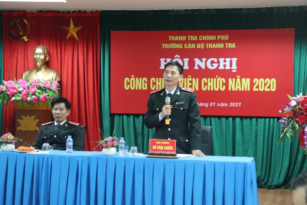 Ông Vũ Văn Chiến TTVCC Hiệu Trưởng Trg CBTT chủ trì Hội nghị