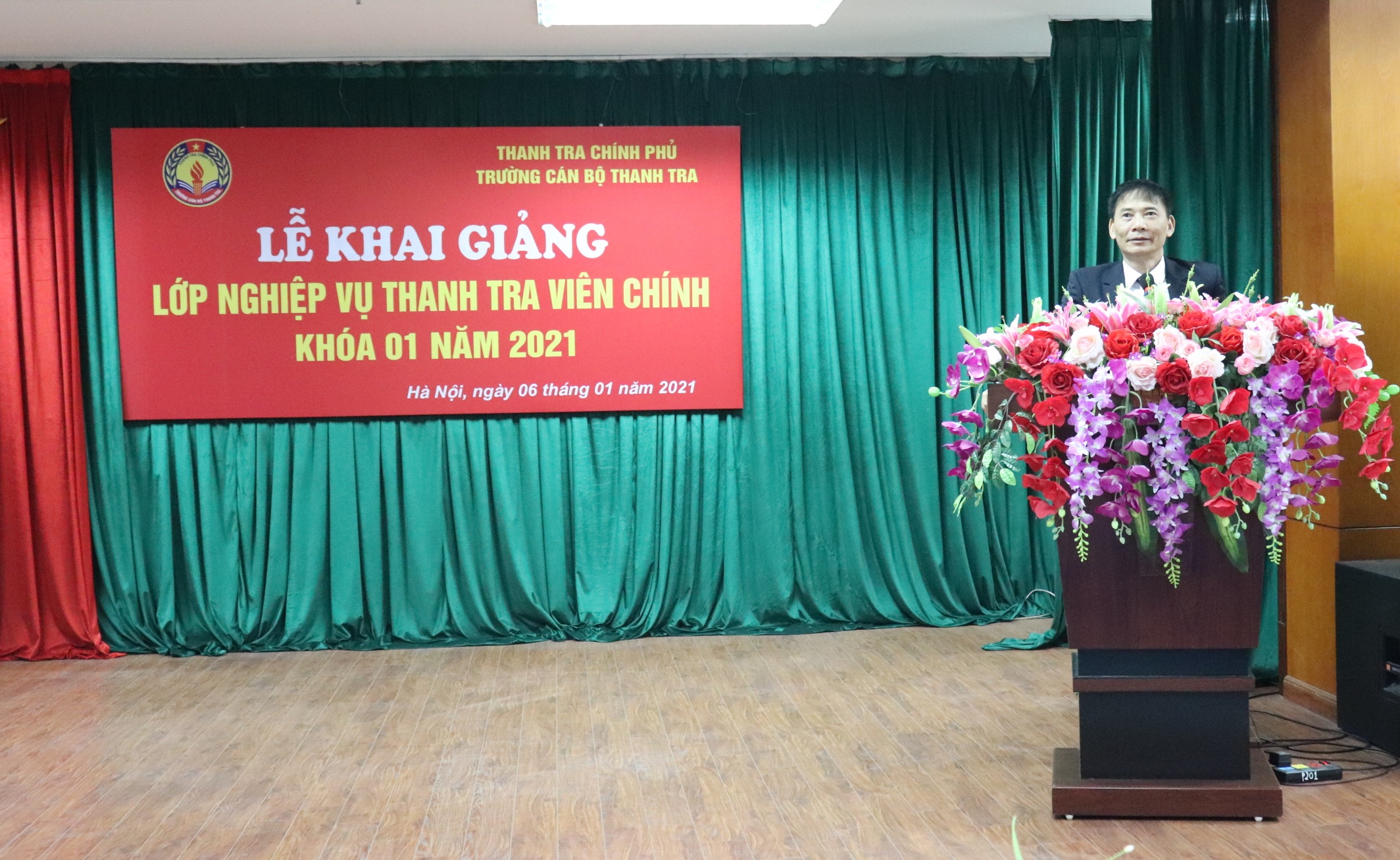 Ông Vũ Văn Chiến TTVCC Hiệu Trưởng Trg CBTT phát biểu khai giảng khóa học