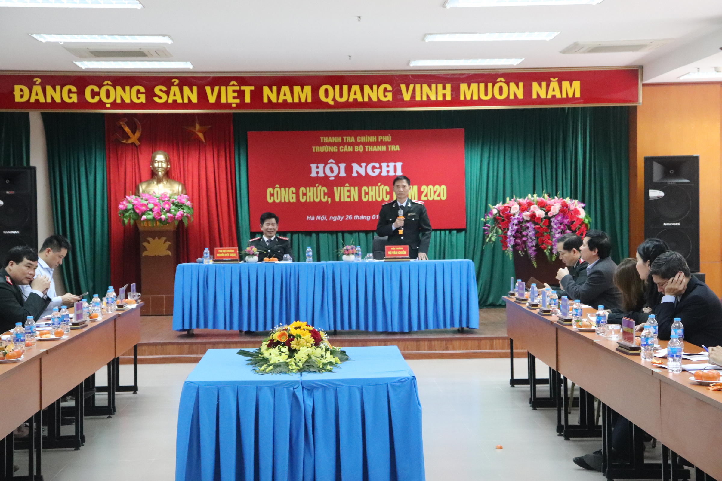 Ông Vũ Văn Chiến TTVCC Hiệu trưởng Nhà trường phát biểu tại Hội nghị