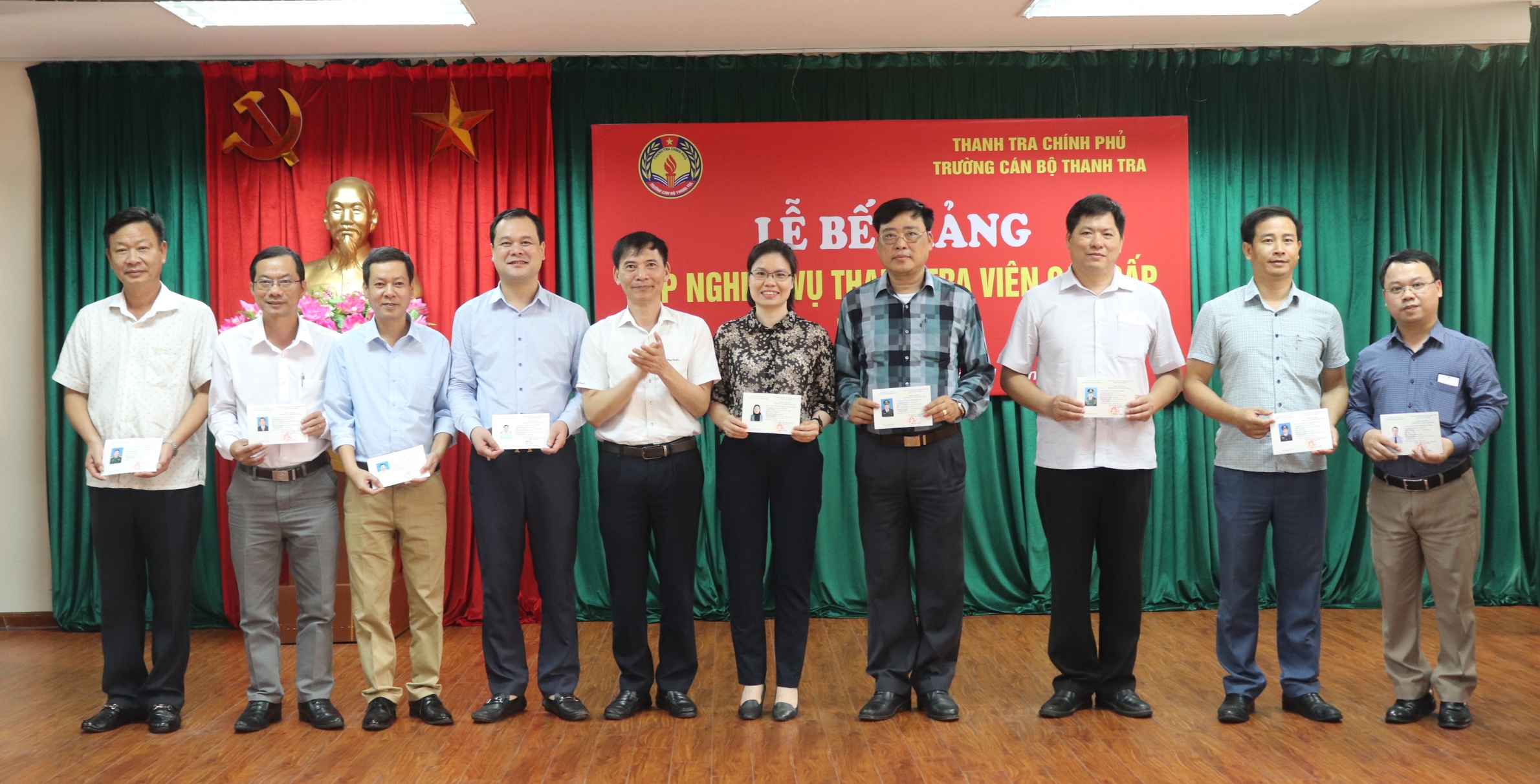 Hiệu nhà trg trao cc cho hv