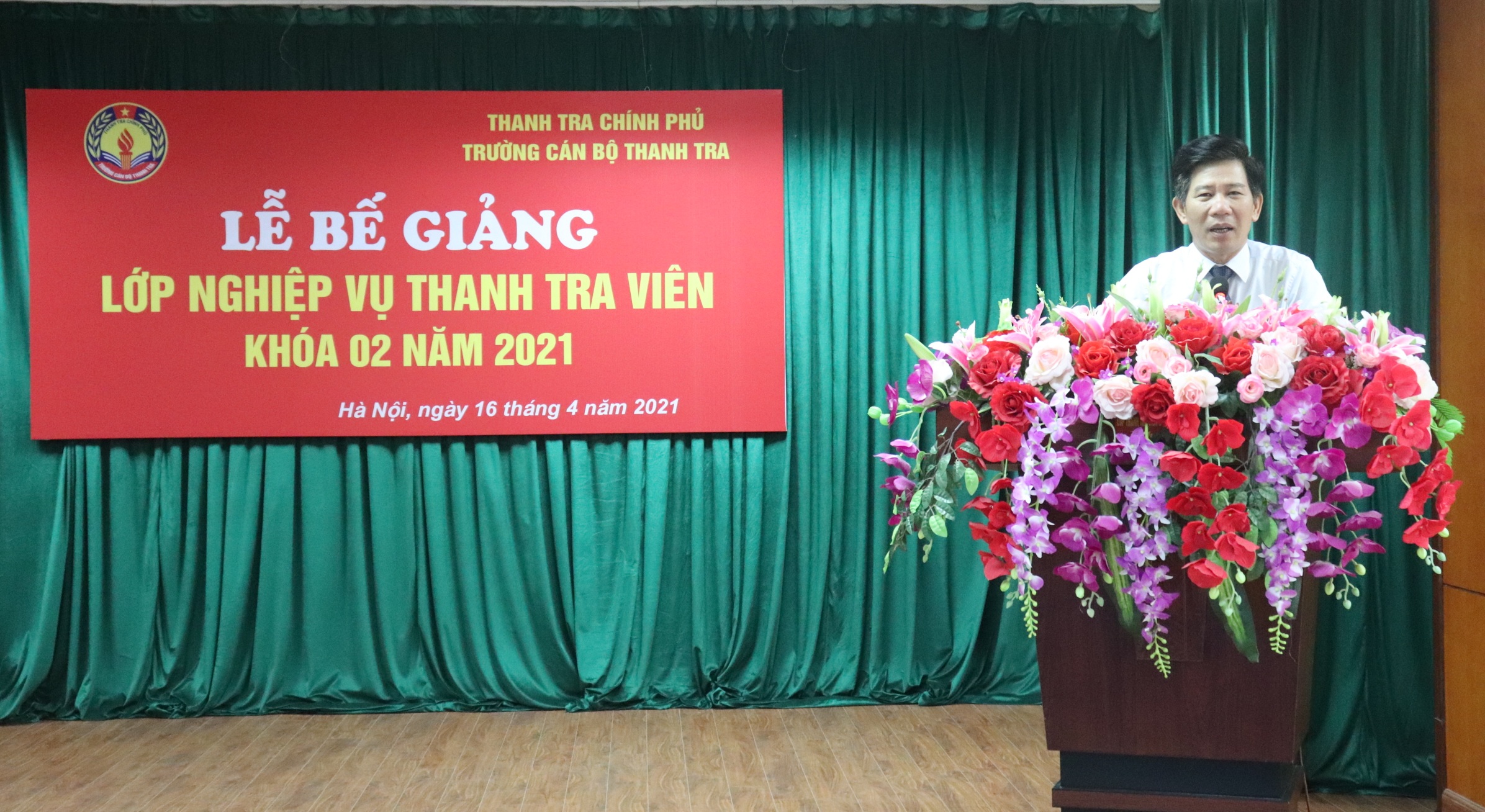 Ông Nguyễn Viết Thạch TTVCC Phó Hiệu trg Nhà trg phát biểu bế giảng khóa học