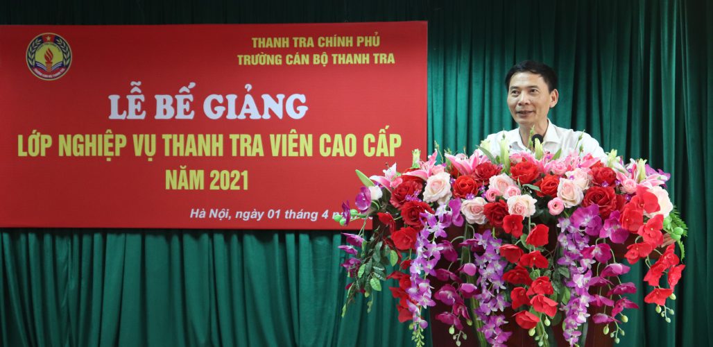 Ông Vũ Văn Chiến TTVCC Hiệu trưởng trg CBTT phát biểu bế giảng khóa học