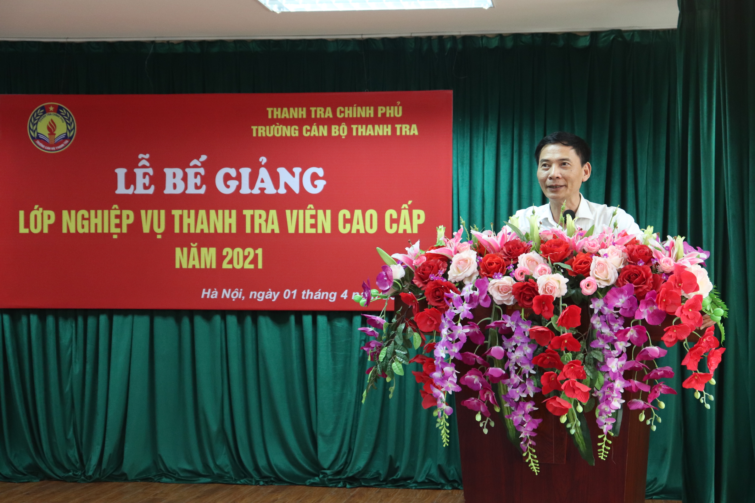 Ông Vũ Văn Chiến TTVCC Hiệu trưởng trg CBTT phát biểu bế giảng khóa học