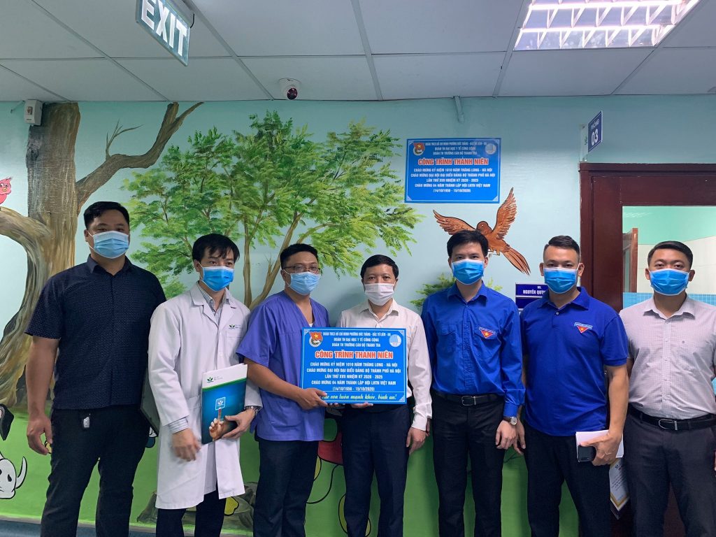Đoàn thanh niên Trường Cán bộ Thanh tra tham gia từ thiện tại Bệnh viện Nhi Trung ương