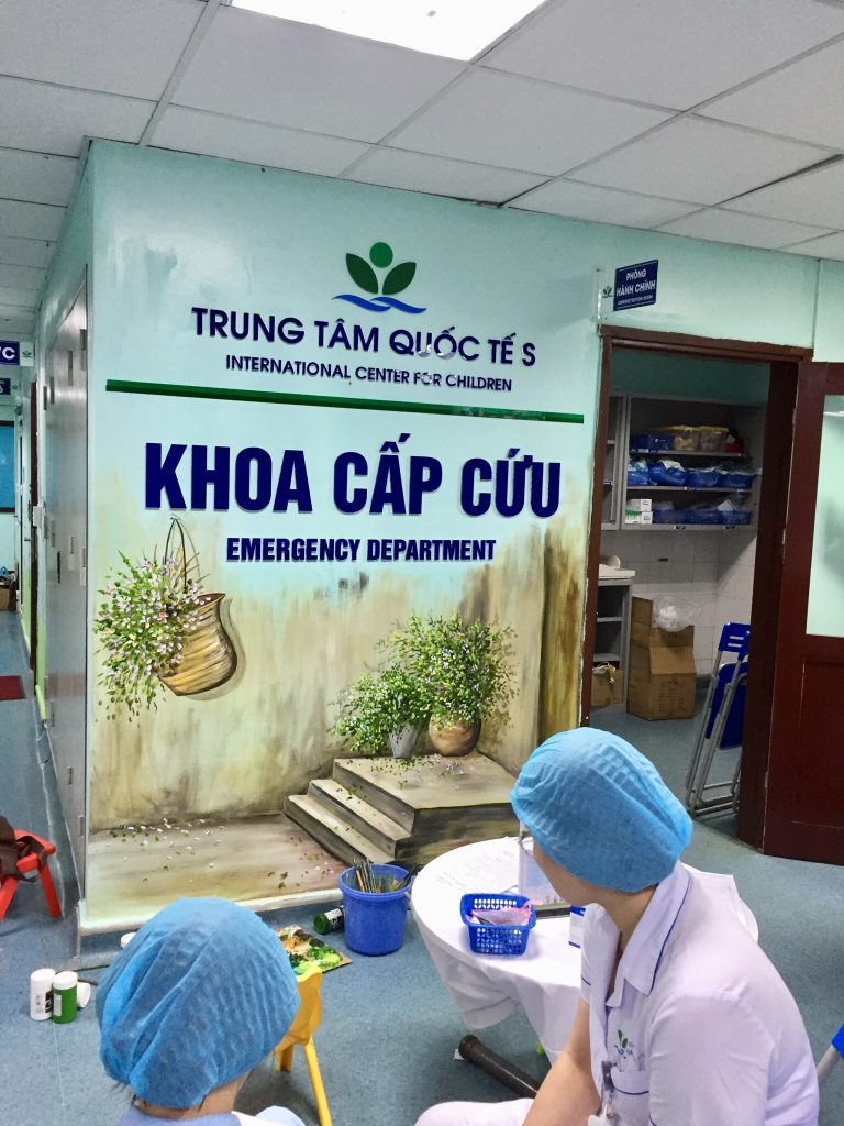 Đoàn thanh niên Trường Cán bộ Thanh tra tham gia từ thiện tại Bệnh viện Nhi Trung ương