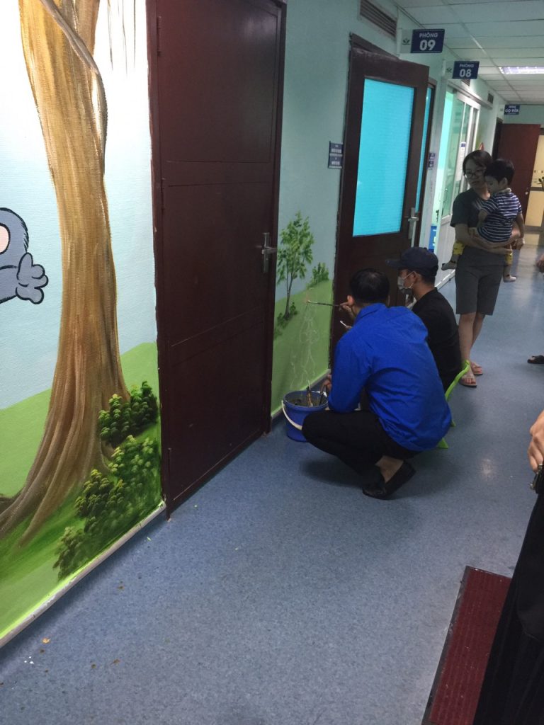 Đoàn thanh niên Trường Cán bộ Thanh tra tham gia từ thiện tại Bệnh viện Nhi Trung ương