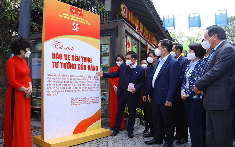 Bảo vệ nền tảng tư tưởng của Đảng là bảo vệ Tổ quốc, bảo vệ đường lối, bảo vệ nhân dân