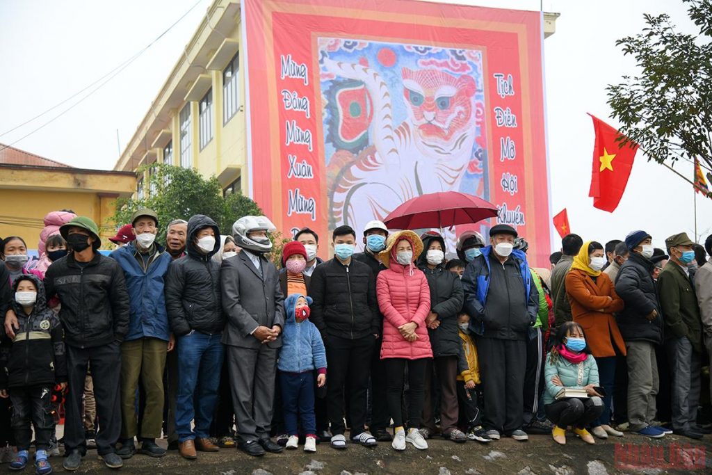 Chủ tịch nước Nguyễn Xuân Phúc xuống đồng cày ruộng tại Lễ Tịch điền Đọi Sơn