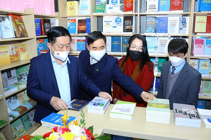 Bảo vệ nền tảng tư tưởng của Đảng là bảo vệ Tổ quốc, bảo vệ đường lối, bảo vệ nhân dân