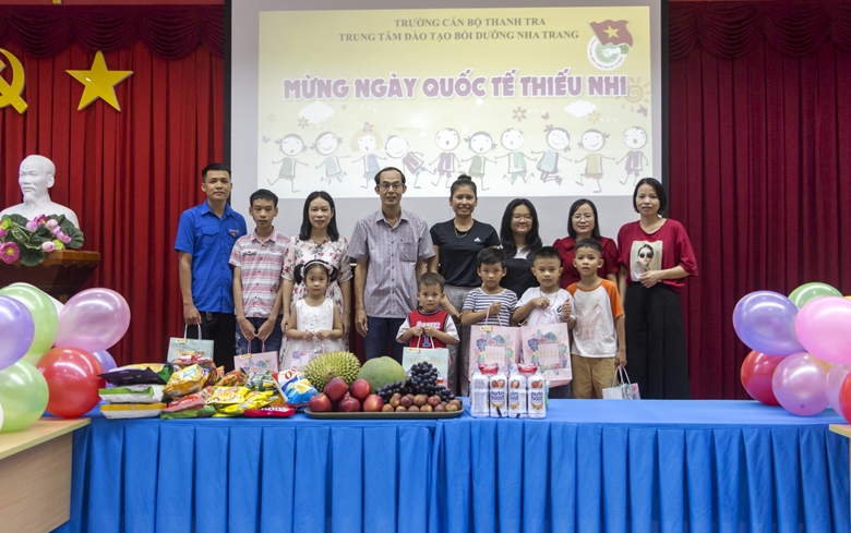 Chi Đoàn Thanh niên Trường Cán bộ Thanh tra tổ chức hoạt động nhân ngày Quốc tế Thiếu nhi 01/6 cho các cháu thiếu niên, nhi đồng.