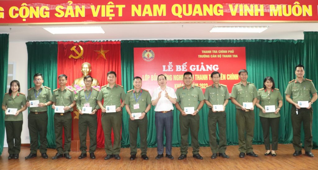 Bế giảng lớp Bồi dưỡng nghiệp vụ Thanh tra viên chính Khóa 13 năm 2022